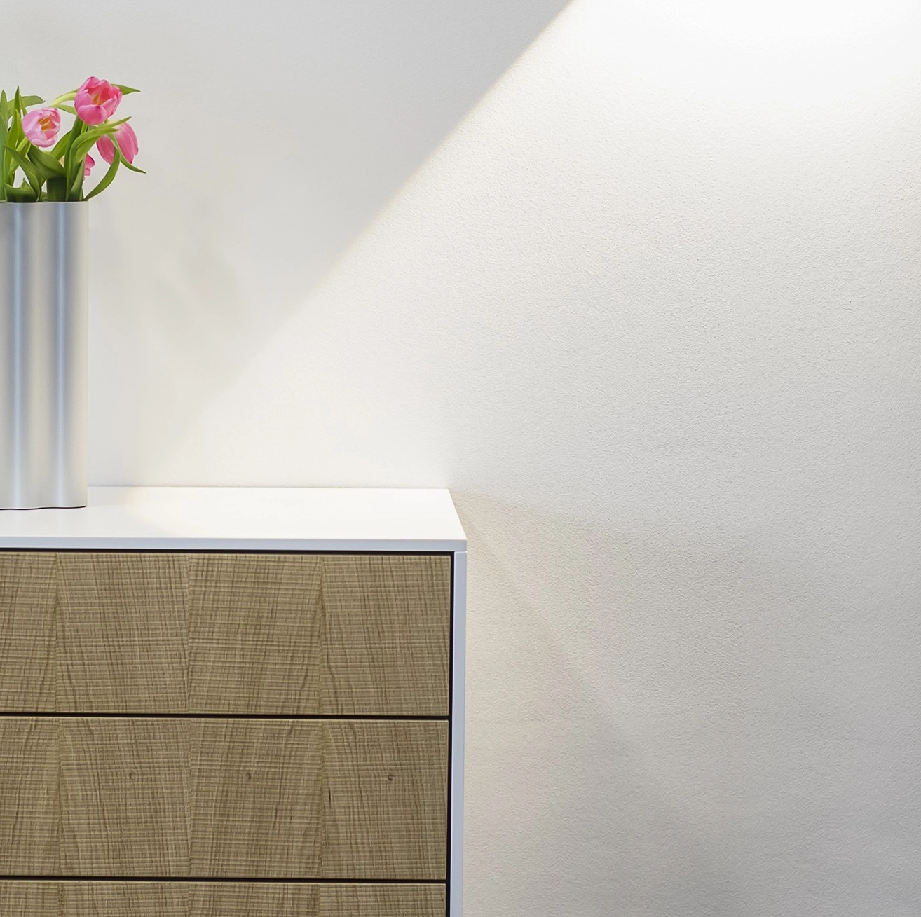 Küche Bürogebäude Hängeschrank mit Blumenstrauss
